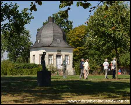 Pavillon im Park von Haus Opherdicke mit Puccinellis