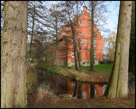 Rotes Rittergut und Wassergraben