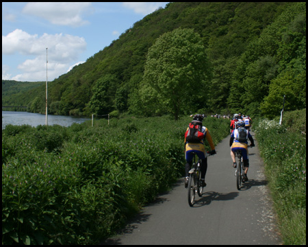 RuhrtalRadweg am Ufer des Hengsteysees