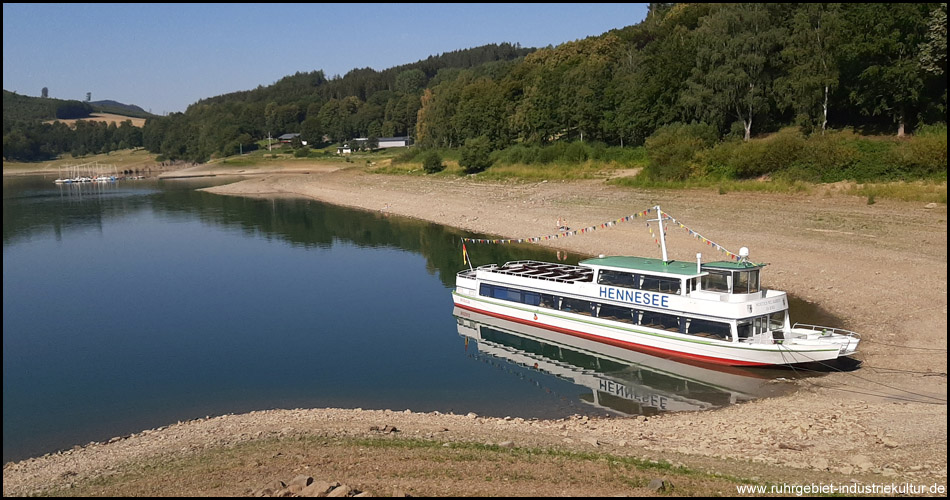 Niedriger Wasserstand und damit lange Uferböschungen