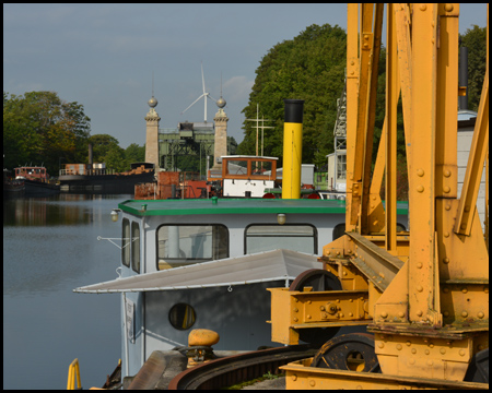 Drehkran am Oberwasser mit Blick zum Hebewerk