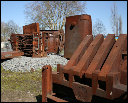 "Klein"-Gegenstände auf dem Schrottplatz