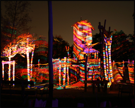 Spielplatz in gemusterten Farben