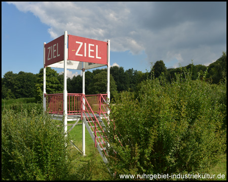 Zielrichterturm auf der Naturhindernis-Rennbahn Castrop-Rauxel