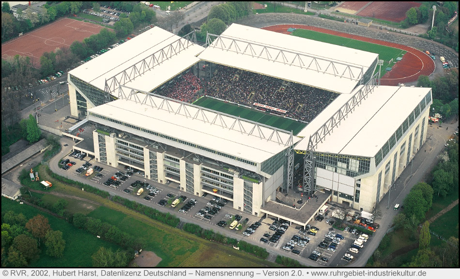 altes Luftbild vom Westfalenstadion in den 2000er Jahren