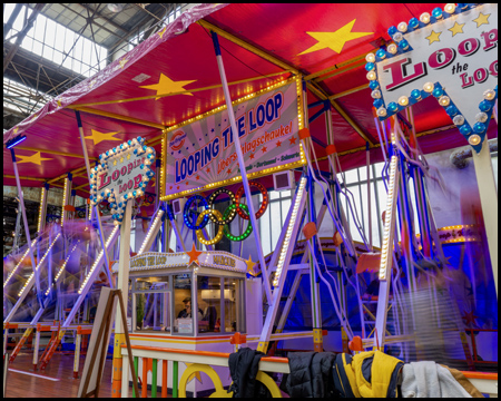 Eine Jahrmarkt-Schaukel