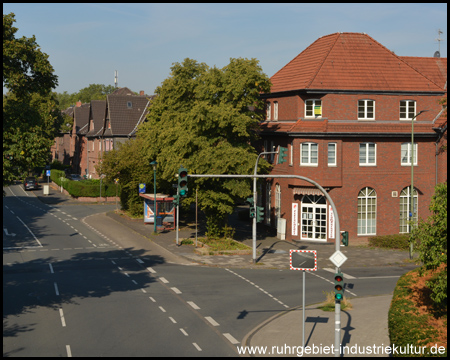 Blick von der Bahnbrücke auf die Siedlung Wehofen