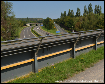 Überquerung der Autobahn A59