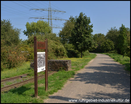 Informationstafel der HOAG-Trasse am Streckenende