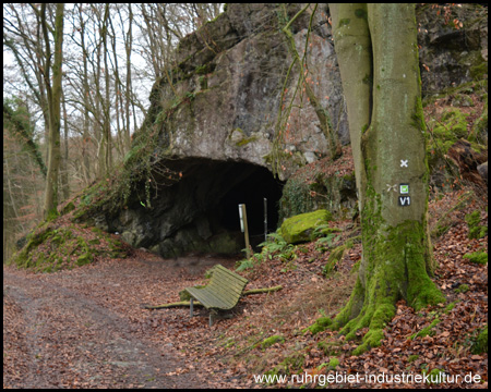 Feldhofhöhle im Hönnetal