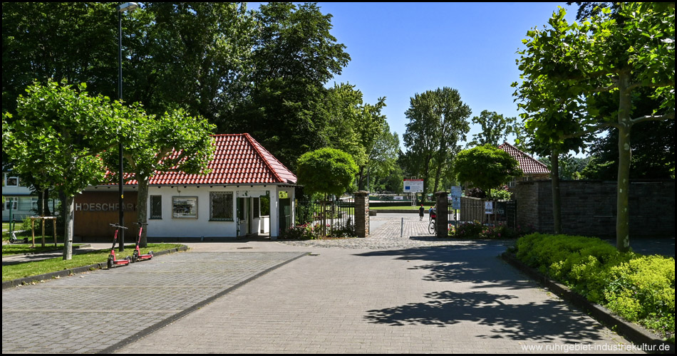 Eingang zum Hoeschpark in Dortmund