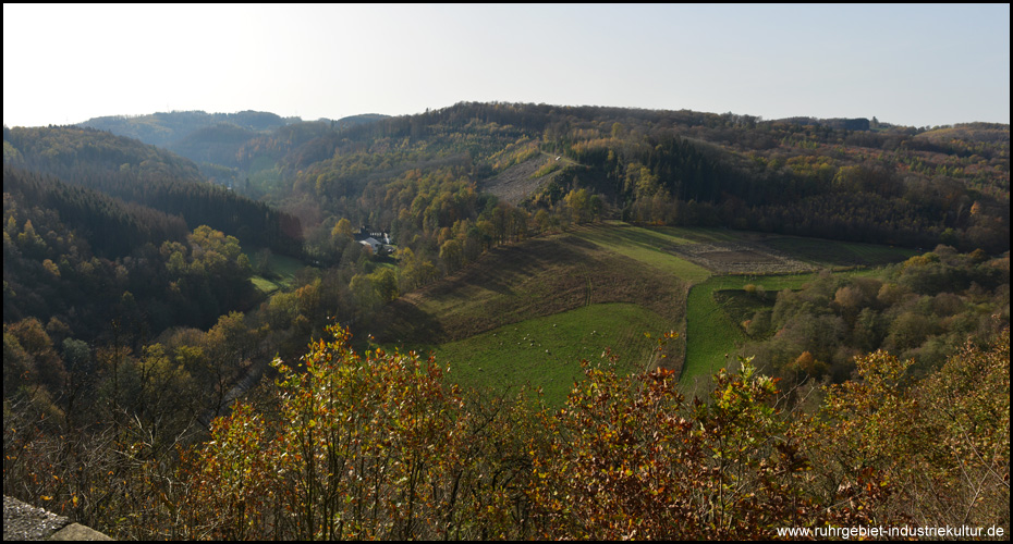 Blick vom Aussichtspunkt Hohenstein über das Tal der Ennepe
