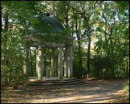 Achteckiger Haarmannstempel im Wald