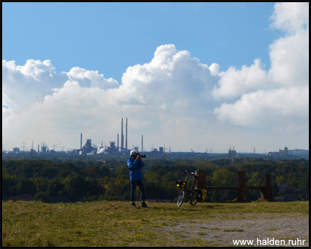 Eindrucksvolle Industriekulisse am Horizont