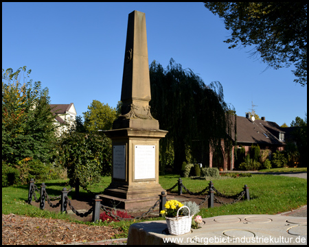 Denkmal auf dem Friedhof