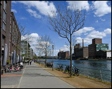 Promenade am Duisburger Innenhafen