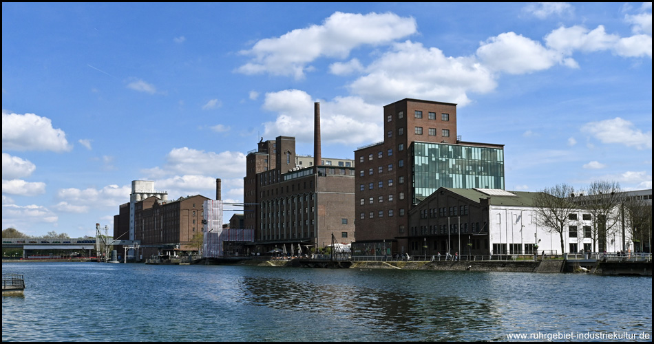 Duisburger Innenhafen mit Küppersmühle