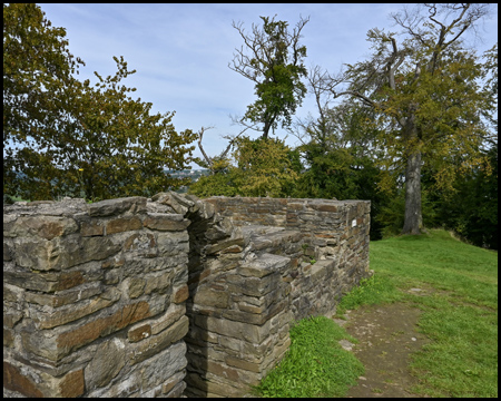 Mauern der Isenburg von Hattingen