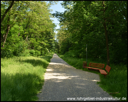 Jacobibahn mit Rastplatz am Wegesrand