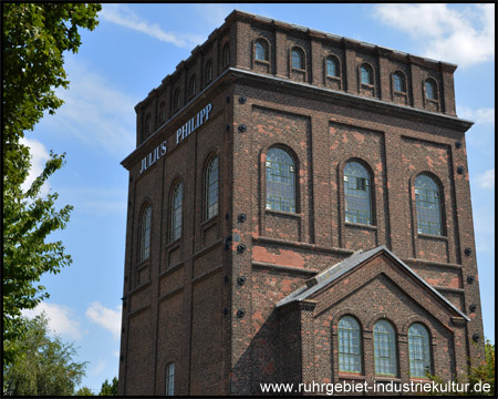 Burgähnlicher Förderturm der Zeche Julius Philipp