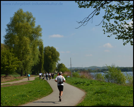 Laufen und Fahrradfahren am Kemnader Stausee