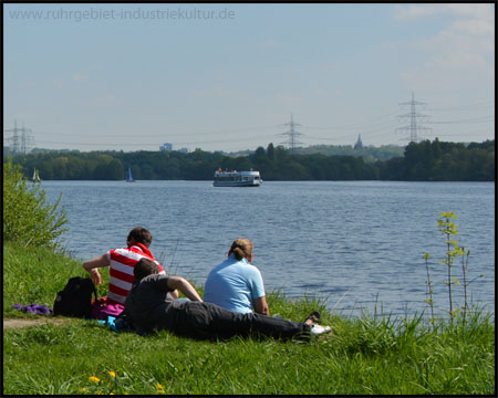 Am Ufer des Sees lässt man es sich gutgehen