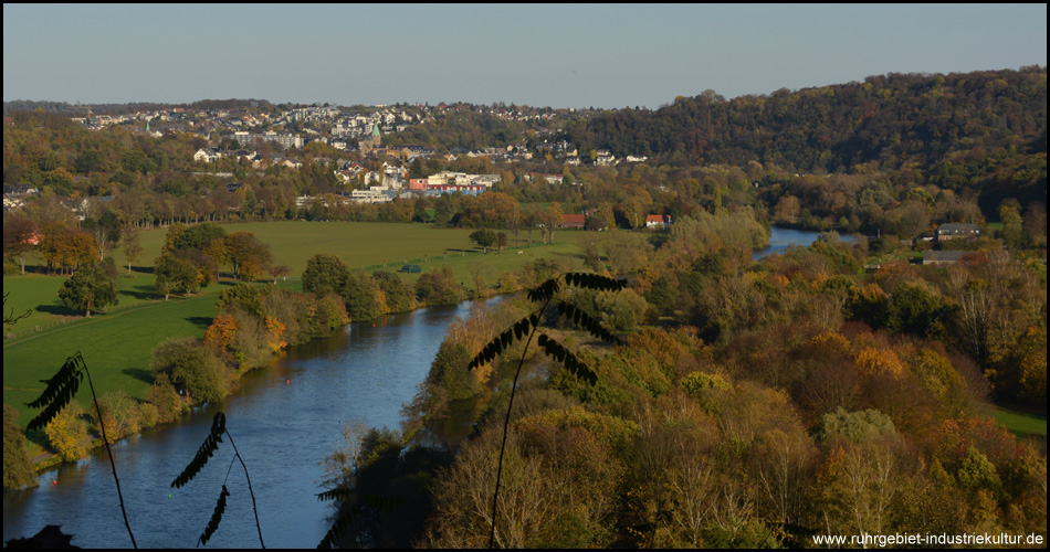 Aussichtspunkt über der Ruhr. Im Hintergrund ist mit dem Stadtteil Werden unser Ausgangspunkt zu sehen