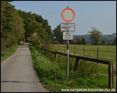 Die Straße führt uns ins Tal des Oefter Bachs