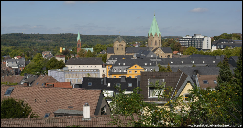 Bevor wir in die Siedlung kommen, haben wir einen schönen Blick auf Werden mit der alten Abtei in Bildmitte