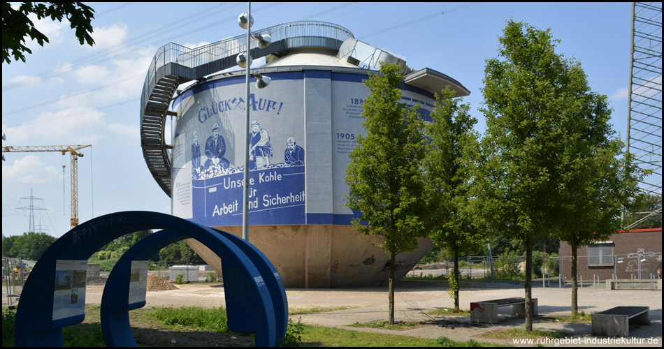 Emscherkunst 2016: „Glück auf! Bergarbeiterproteste im Ruhrgebiet“ ist ein Mosaik am alten Faulturm der Kläranlage