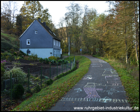 Die ersten Meter des Kleinbahn-Weges bei Verneis