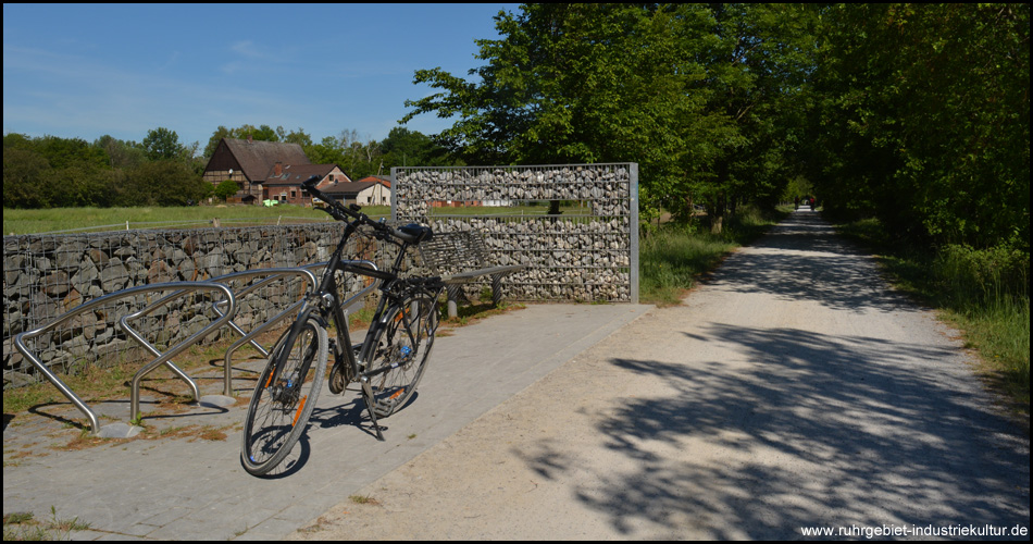 Rastplatz am Wegesrand, kurz vor dem ehemaligen Abzweig zum Kanalhafen und zur Zeche Werne III