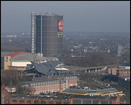 Blick von der Knappenhalde auf den Gasometer