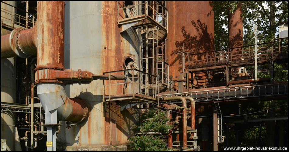 Silos und Rohrleitungen der Kokerei Hansa