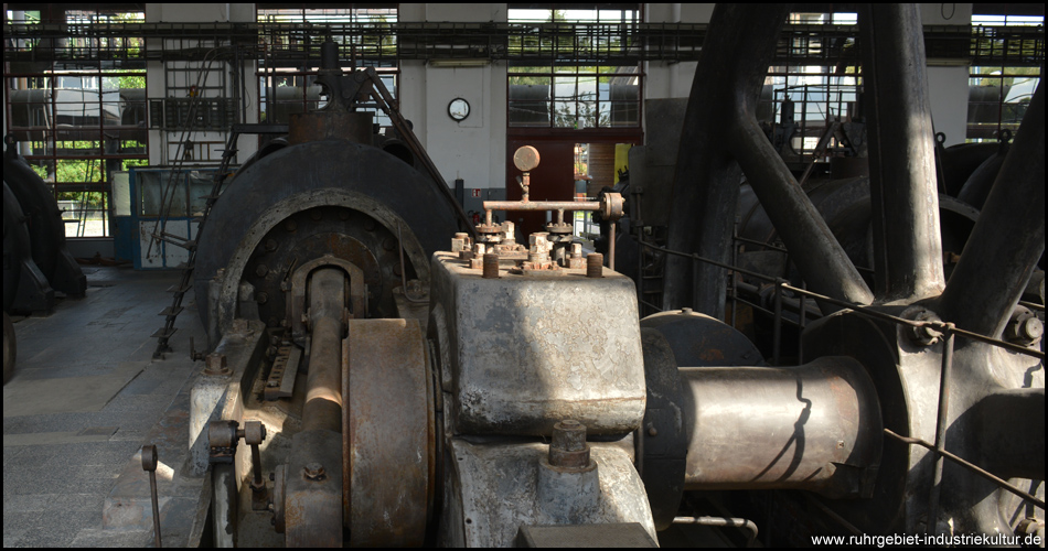 Details einer Dampfmaschine in der Kompressorenhalle