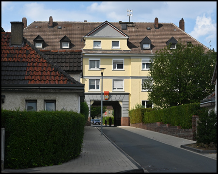 Haus mit Tordurchfahrt