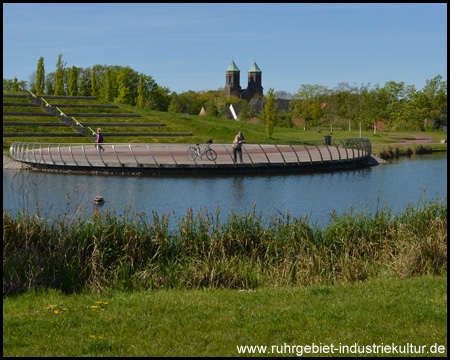 Aussichtsplattform im Wasser