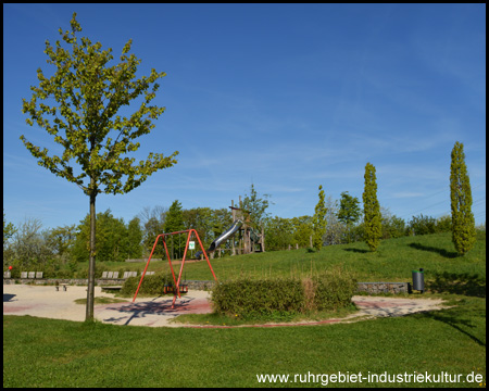 Auch ein Spielplatz ist vorhanden