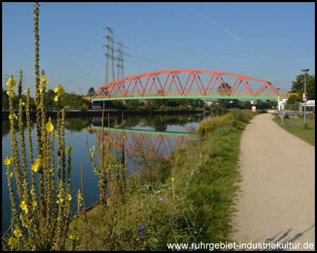 Papageienbrücke über den Rhein-Herne-Kanal am Kulturpark