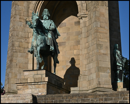 Kaiser-Wilhelm-Statue mit Pferd, Reiterstandbild