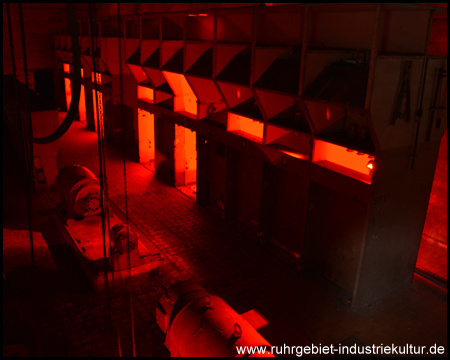 In einem der Bunker lässt sich eine Licht-Show ansehen (nicht zu verwechseln mit der nächtlichen Illumination – siehe unten)