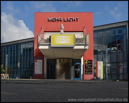 Mehr Licht: Eingang zum Lichtkunstzentrum und ZIB