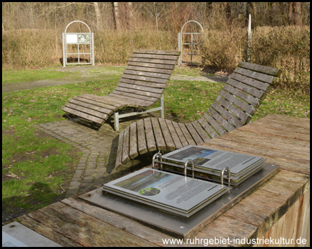 Erlebnisstation mit vielen Texten in "Büchern"