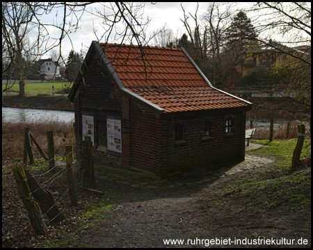 Häuschen und Rastplatz an der Brücke über die Lippe