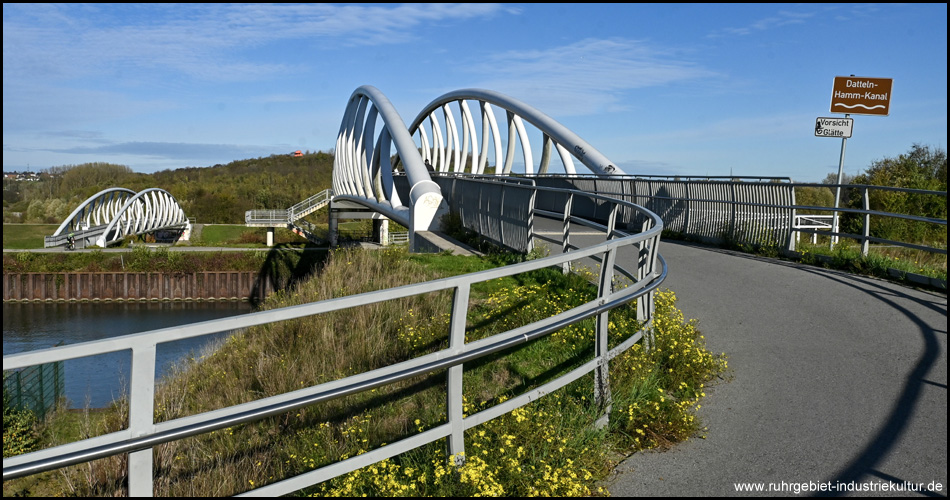 Die Brücken verbinden den eigentlichen Lippepark mit der benachbarten Halde Radbod am anderen Ufer der beiden Gewässer