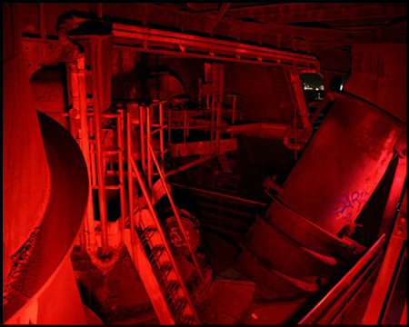Auf dem Hochofen 5 - Industriekultur in rotem Licht