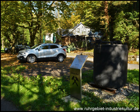 Bergbaulehrpfad in Nachbarschaft zum Turm