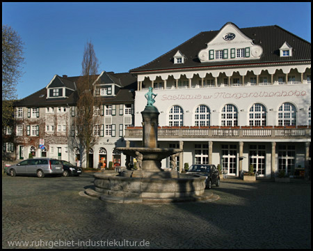 Brunnen vor dem Marktplatz am Gasthaus zur Margarethenhöhe