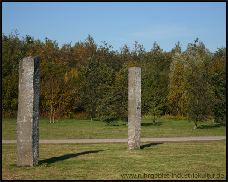 Basalt-Klang-Stelen auf der alten Altlastendeponie