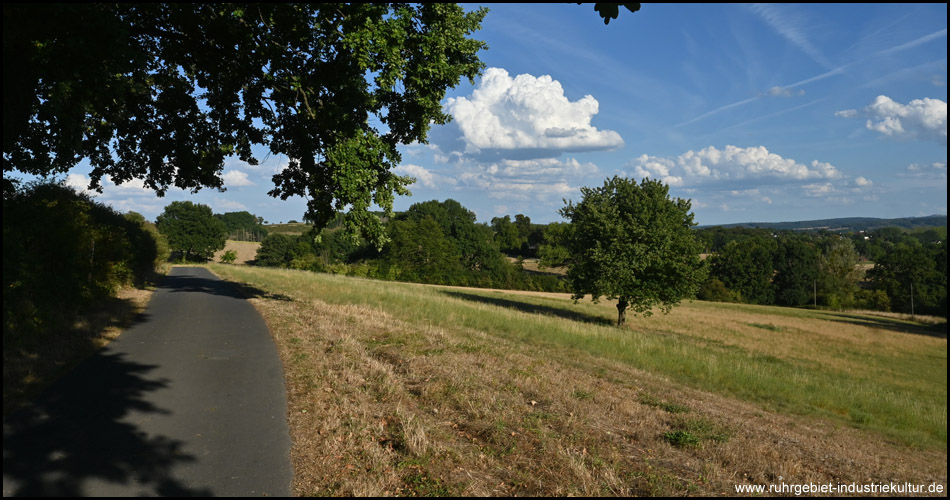 Meditationsweg mit Ausblick über das Ruhrtal bei Fröndenberg